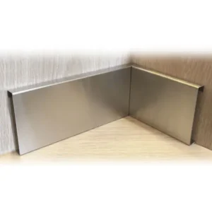 Металлический плинтус